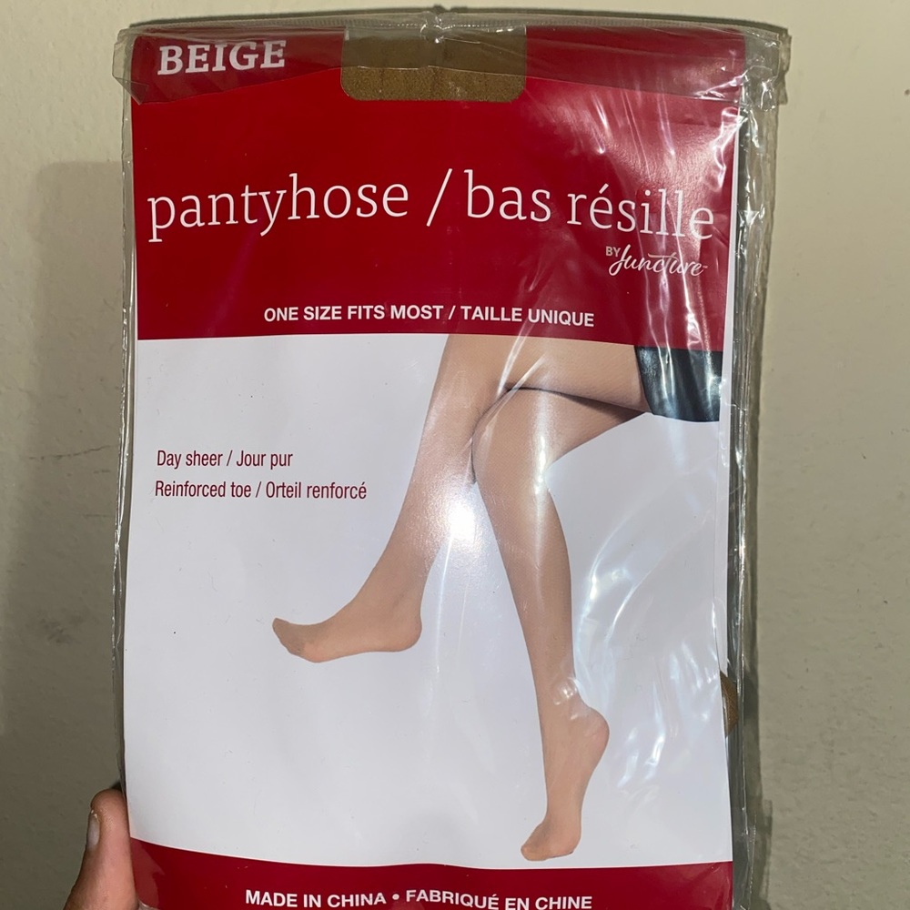 Beige shiny seamless NYLONS by @DreamieDream